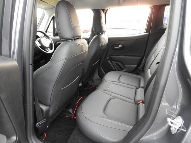 ジープ・レネゲード リミテッド　２０２３年モデル　メーカー保証付　当店デモカー　ＡｐｐｌｅＣａｒＰｌａｙ／ＡｎｄｒｏｉｄＡｕｔｏ　純正ナビ　ブラックレザー　シートヒーター　アダプティブクルーズ　緊急ブレーキ　純正１７ＡＷ　前後ドラレコ　ＬＥＤヘッドライト　ＢＳＭ　レーンキープ（33枚目）