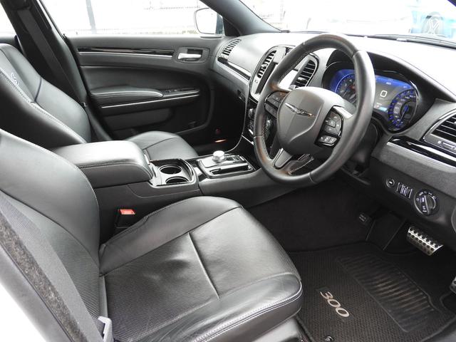 クライスラー・300 300S 2017年モデル 純正AW 前後ドラレコ 純正ナビ地デジ 前後ドラレコ 純正17インチAW ブラックレザー シートヒーター&クーラー アダプティブクルーズ レーンキープアシスト HIDヘッドライト スマートキー オートハイビーム ETC(6枚目)