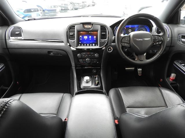 クライスラー・300 300S 2017年モデル 純正AW 前後ドラレコ 純正ナビ地デジ 前後ドラレコ 純正17インチAW ブラックレザー シートヒーター&クーラー アダプティブクルーズ レーンキープアシスト HIDヘッドライト スマートキー オートハイビーム ETC(7枚目)