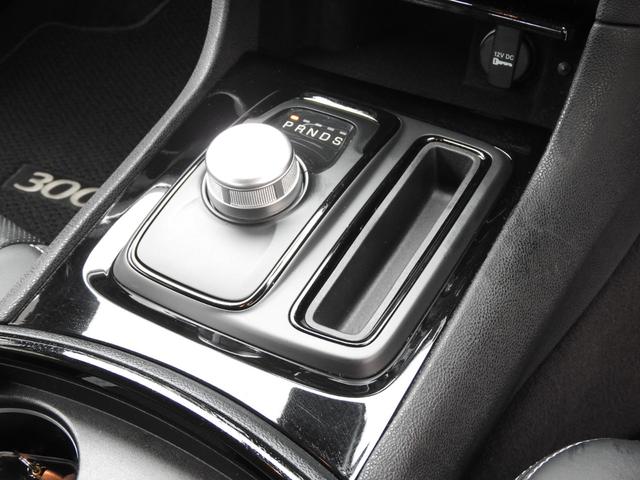 クライスラー・300 300S 2017年モデル 純正AW 前後ドラレコ 純正ナビ地デジ 前後ドラレコ 純正17インチAW ブラックレザー シートヒーター&クーラー アダプティブクルーズ レーンキープアシスト HIDヘッドライト スマートキー オートハイビーム ETC(11枚目)