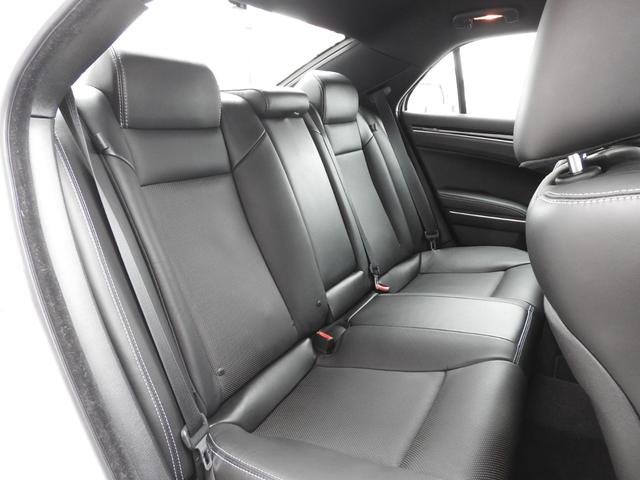 クライスラー・300 300S 2017年モデル 純正AW 前後ドラレコ 純正ナビ地デジ 前後ドラレコ 純正17インチAW ブラックレザー シートヒーター&クーラー アダプティブクルーズ レーンキープアシスト HIDヘッドライト スマートキー オートハイビーム ETC(14枚目)