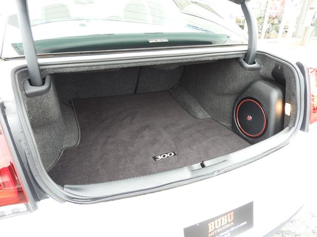 クライスラー・300 300S 2017年モデル 純正AW 前後ドラレコ 純正ナビ地デジ 前後ドラレコ 純正17インチAW ブラックレザー シートヒーター&クーラー アダプティブクルーズ レーンキープアシスト HIDヘッドライト スマートキー オートハイビーム ETC(15枚目)