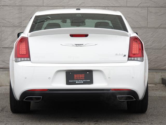 クライスラー・300 300S 2017年モデル 純正AW 前後ドラレコ 純正ナビ地デジ 前後ドラレコ 純正17インチAW ブラックレザー シートヒーター&クーラー アダプティブクルーズ レーンキープアシスト HIDヘッドライト スマートキー オートハイビーム ETC(16枚目)