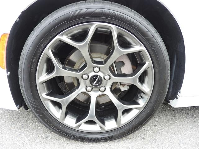 クライスラー・300 300S 2017年モデル 純正AW 前後ドラレコ 純正ナビ地デジ 前後ドラレコ 純正17インチAW ブラックレザー シートヒーター&クーラー アダプティブクルーズ レーンキープアシスト HIDヘッドライト スマートキー オートハイビーム ETC(19枚目)