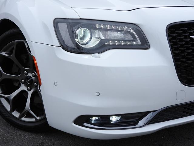 クライスラー・300 300S 2017年モデル 純正AW 前後ドラレコ 純正ナビ地デジ 前後ドラレコ 純正17インチAW ブラックレザー シートヒーター&クーラー アダプティブクルーズ レーンキープアシスト HIDヘッドライト スマートキー オートハイビーム ETC(20枚目)