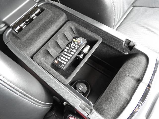 クライスラー・300 300S 2017年モデル 純正AW 前後ドラレコ 純正ナビ地デジ 前後ドラレコ 純正17インチAW ブラックレザー シートヒーター&クーラー アダプティブクルーズ レーンキープアシスト HIDヘッドライト スマートキー オートハイビーム ETC(25枚目)