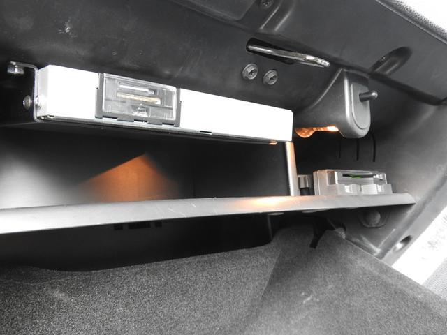 クライスラー・300 300S 2017年モデル 純正AW 前後ドラレコ 純正ナビ地デジ 前後ドラレコ 純正17インチAW ブラックレザー シートヒーター&クーラー アダプティブクルーズ レーンキープアシスト HIDヘッドライト スマートキー オートハイビーム ETC(27枚目)