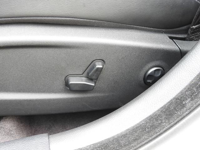 クライスラー・300 300S 2017年モデル 純正AW 前後ドラレコ 純正ナビ地デジ 前後ドラレコ 純正17インチAW ブラックレザー シートヒーター&クーラー アダプティブクルーズ レーンキープアシスト HIDヘッドライト スマートキー オートハイビーム ETC(29枚目)