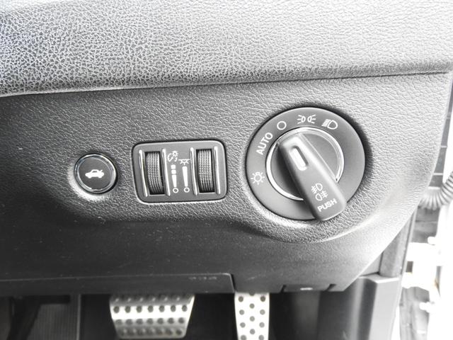 クライスラー・300 300S 2017年モデル 純正AW 前後ドラレコ 純正ナビ地デジ 前後ドラレコ 純正17インチAW ブラックレザー シートヒーター&クーラー アダプティブクルーズ レーンキープアシスト HIDヘッドライト スマートキー オートハイビーム ETC(30枚目)