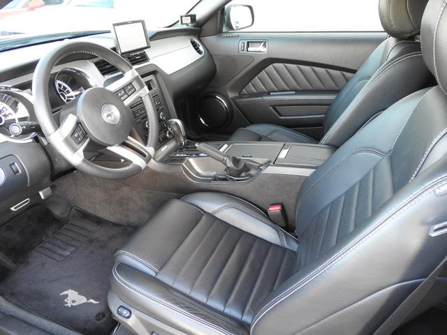 マスタング Ｖ８　ＧＴ　プレミアム　２０１３年モデル　正規ディーラー車　正規ディーラー車　純正１９インチＡＷ　ブラックレザー　シートヒーター　パワーシート　Ｂｌｕｅｔｏｏｔｈ　クルーズコントロール　禁煙車　整備記録　ＨＩＤヘッドライト　ＥＴＣ　マイカラーイルミ　４２６ＰＳ（4枚目）