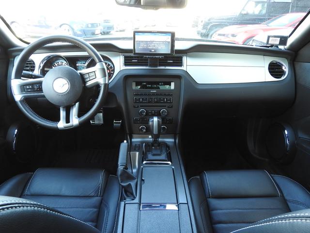 マスタング Ｖ８　ＧＴ　プレミアム　２０１３年モデル　正規ディーラー車　正規ディーラー車　純正１９インチＡＷ　ブラックレザー　シートヒーター　パワーシート　Ｂｌｕｅｔｏｏｔｈ　クルーズコントロール　禁煙車　整備記録　ＨＩＤヘッドライト　ＥＴＣ　マイカラーイルミ　４２６ＰＳ（5枚目）