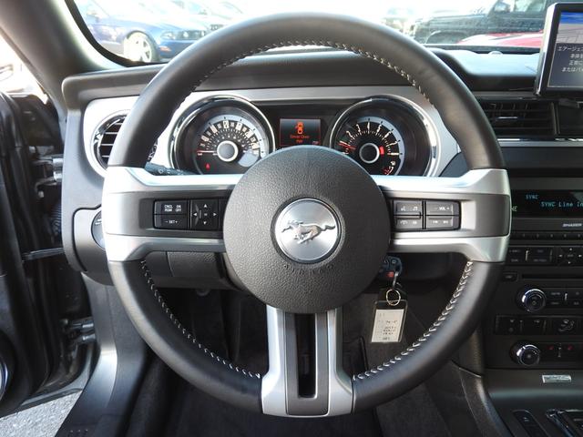 マスタング Ｖ８　ＧＴ　プレミアム　２０１３年モデル　正規ディーラー車　正規ディーラー車　純正１９インチＡＷ　ブラックレザー　シートヒーター　パワーシート　Ｂｌｕｅｔｏｏｔｈ　クルーズコントロール　禁煙車　整備記録　ＨＩＤヘッドライト　ＥＴＣ　マイカラーイルミ　４２６ＰＳ（6枚目）