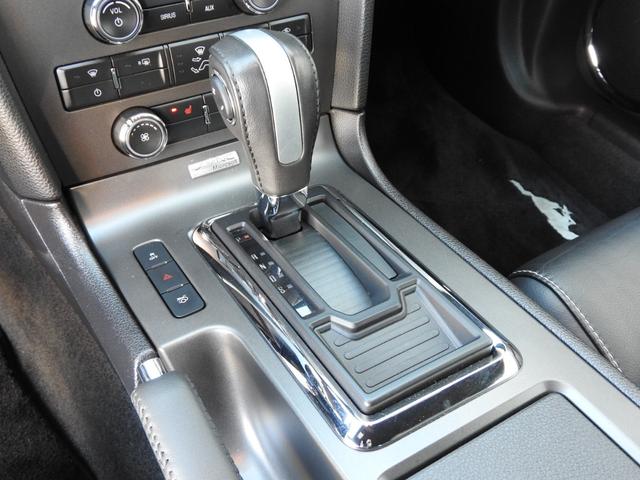 マスタング Ｖ８　ＧＴ　プレミアム　２０１３年モデル　正規ディーラー車　正規ディーラー車　純正１９インチＡＷ　ブラックレザー　シートヒーター　パワーシート　Ｂｌｕｅｔｏｏｔｈ　クルーズコントロール　禁煙車　整備記録　ＨＩＤヘッドライト　ＥＴＣ　マイカラーイルミ　４２６ＰＳ（9枚目）