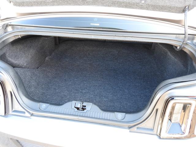 マスタング Ｖ８　ＧＴ　プレミアム　２０１３年モデル　正規ディーラー車　正規ディーラー車　純正１９インチＡＷ　ブラックレザー　シートヒーター　パワーシート　Ｂｌｕｅｔｏｏｔｈ　クルーズコントロール　禁煙車　整備記録　ＨＩＤヘッドライト　ＥＴＣ　マイカラーイルミ　４２６ＰＳ（13枚目）