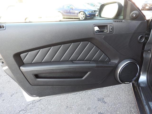 マスタング Ｖ８　ＧＴ　プレミアム　２０１３年モデル　正規ディーラー車　正規ディーラー車　純正１９インチＡＷ　ブラックレザー　シートヒーター　パワーシート　Ｂｌｕｅｔｏｏｔｈ　クルーズコントロール　禁煙車　整備記録　ＨＩＤヘッドライト　ＥＴＣ　マイカラーイルミ　４２６ＰＳ（20枚目）