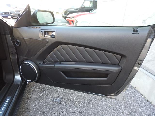 マスタング Ｖ８　ＧＴ　プレミアム　２０１３年モデル　正規ディーラー車　正規ディーラー車　純正１９インチＡＷ　ブラックレザー　シートヒーター　パワーシート　Ｂｌｕｅｔｏｏｔｈ　クルーズコントロール　禁煙車　整備記録　ＨＩＤヘッドライト　ＥＴＣ　マイカラーイルミ　４２６ＰＳ（21枚目）