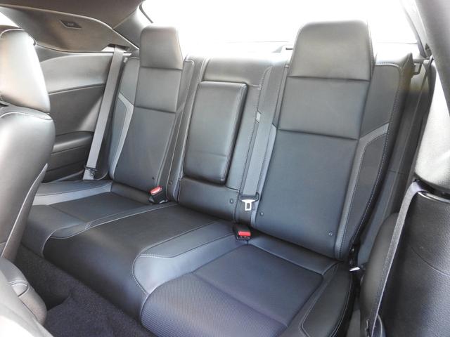 ダッジ・チャレンジャー SXT プラス 2019年モデル サンルーフ 純正アルミ サンルーフ ブラックレザーシート 8.4インチディスプレイ シートヒーターベンチレーション 純正20インチアルミ スマキー エンスタ― アルパインサウンド ボディセンターストライプ オートチェック済(14枚目)