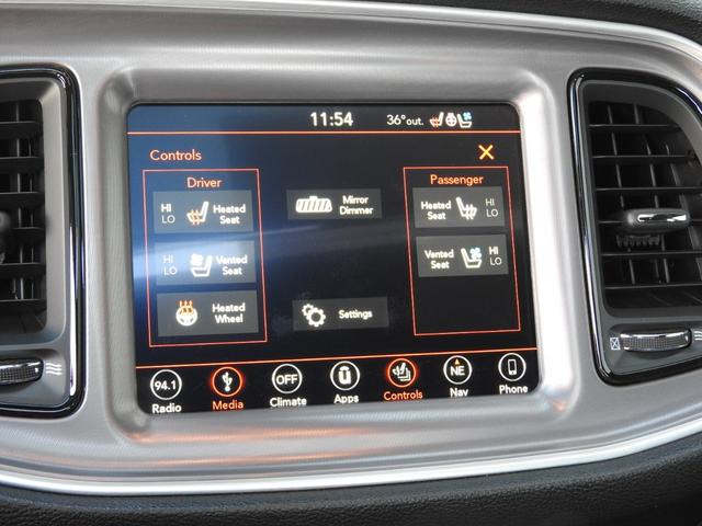 ダッジ・チャレンジャー SXT プラス 2019年モデル サンルーフ 純正アルミ サンルーフ ブラックレザーシート 8.4インチディスプレイ シートヒーターベンチレーション 純正20インチアルミ スマキー エンスタ― アルパインサウンド ボディセンターストライプ オートチェック済(26枚目)