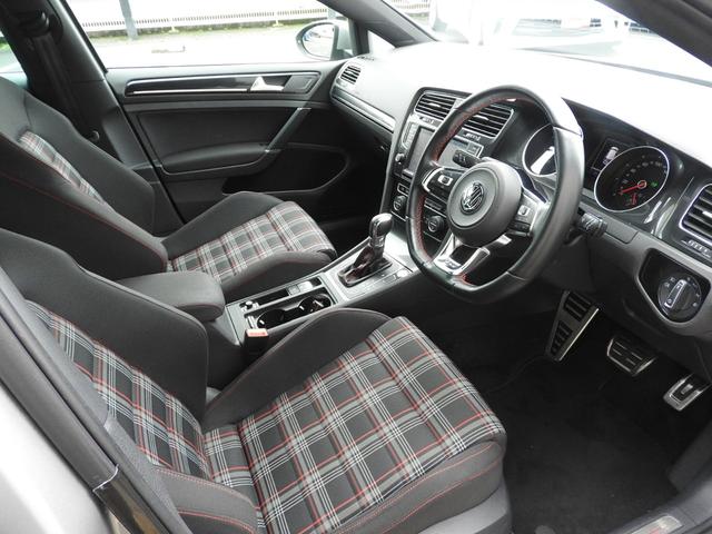 ゴルフＧＴＩ ベースグレード　ワンオーナー　純正ナビ　記録簿　ＡＣＣ　ワンオーナー　純正ナビ地デジ　純正１７インチＡＷ　アダプティブクルーズコントロール　ＨＩＤヘッドライト　レーンキープアシスト　スマートキー　パドルシフト　ＥＴＣ　レッドキャリパー　記録簿　バックカメラ（4枚目）