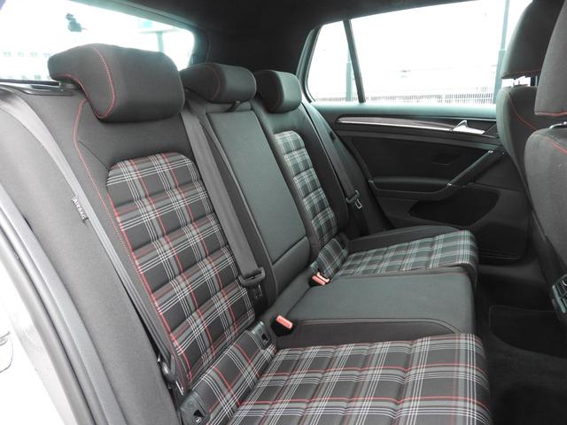 ゴルフＧＴＩ ベースグレード　ワンオーナー　純正ナビ　記録簿　ＡＣＣ　ワンオーナー　純正ナビ地デジ　純正１７インチＡＷ　アダプティブクルーズコントロール　ＨＩＤヘッドライト　レーンキープアシスト　スマートキー　パドルシフト　ＥＴＣ　レッドキャリパー　記録簿　バックカメラ（12枚目）