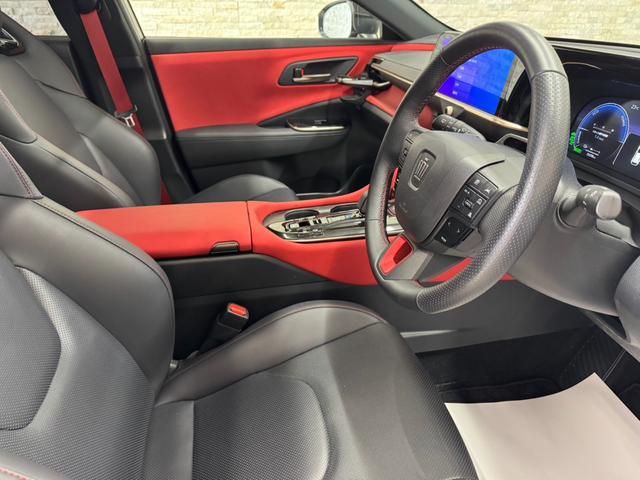 クラウンスポーツ ＲＳ　ＰＨＥＶ　モデリスタフルエアロ　　パノラマルーフ　純正ナビ　全方位モニター　フルセグＴＶ　Ｄインナーミラー　ＨＵＤ　ＢＳＭ　アダプティブクルコン　パワーバックドア　メモリーシート　純正２１インチＡＷ（8枚目）