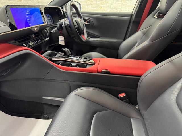 クラウンスポーツ ＲＳ　ＰＨＥＶ　モデリスタフルエアロ　　パノラマルーフ　純正ナビ　全方位モニター　フルセグＴＶ　Ｄインナーミラー　ＨＵＤ　ＢＳＭ　アダプティブクルコン　パワーバックドア　メモリーシート　純正２１インチＡＷ（9枚目）