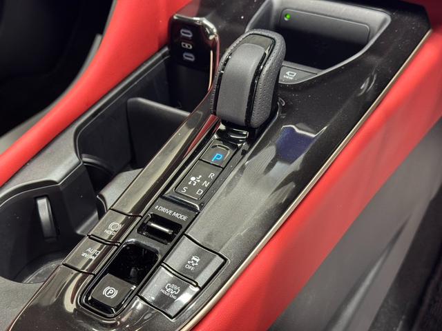 クラウンスポーツ ＲＳ　ＰＨＥＶ　モデリスタフルエアロ　　パノラマルーフ　純正ナビ　全方位モニター　フルセグＴＶ　Ｄインナーミラー　ＨＵＤ　ＢＳＭ　アダプティブクルコン　パワーバックドア　メモリーシート　純正２１インチＡＷ（21枚目）
