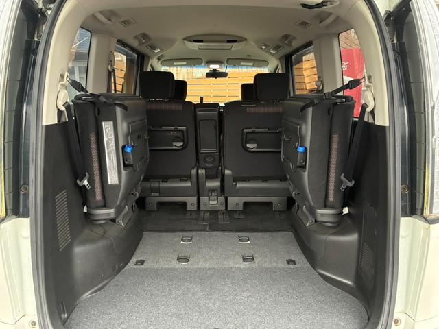 セレナ ハイウェイスターＳ－ＨＶアドバンスドセーフティパック　メーカーナビ　両側パワースライドドア　アラウンドビューモニター　フリップダウンモニター　フルセグＴＶ　クルーズコントロール　衝突被害軽減ブレーキ　ＥＴＣ　ヘッドライトＬＥＤ　純正１６インチＡＷ（16枚目）