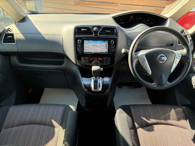 セレナ ハイウェイスターＳ－ＨＶアドバンスドセーフティパック　メーカーナビ　両側パワースライドドア　アラウンドビューモニター　フリップダウンモニター　フルセグＴＶ　クルーズコントロール　衝突被害軽減ブレーキ　ＥＴＣ　ヘッドライトＬＥＤ　純正１６インチＡＷ（17枚目）