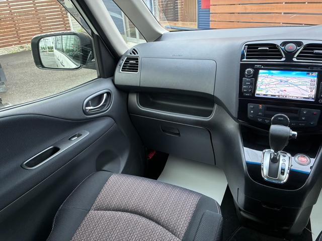 セレナ ハイウェイスターＳ－ＨＶアドバンスドセーフティパック　メーカーナビ　両側パワースライドドア　アラウンドビューモニター　フリップダウンモニター　フルセグＴＶ　クルーズコントロール　衝突被害軽減ブレーキ　ＥＴＣ　ヘッドライトＬＥＤ　純正１６インチＡＷ（19枚目）