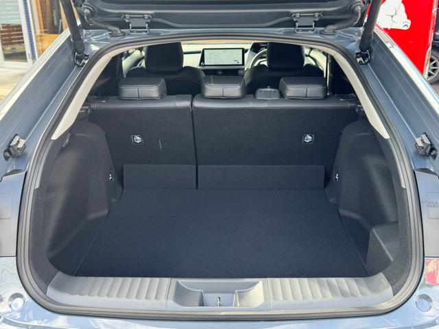 プリウス Ｚ　純正１２．３型ディスプレイ　フルセグＴＶ　全方位カメ　パノラマルーフ　デジタルインナーミラー　シートヒーター＆クーラー　ステアリングヒーター　Ｐリアゲート　Ｐシート　ＥＴＣ２．０　純正１９インチＡＷ（12枚目）