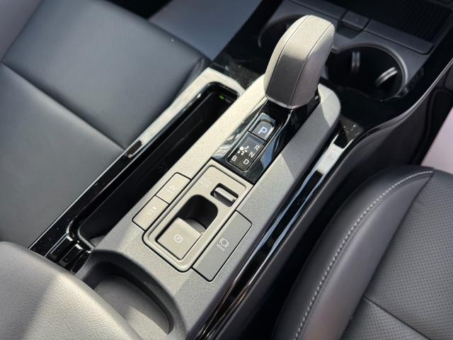 プリウス Ｚ　純正１２．３型ディスプレイ　フルセグＴＶ　全方位カメ　パノラマルーフ　デジタルインナーミラー　シートヒーター＆クーラー　ステアリングヒーター　Ｐリアゲート　Ｐシート　ＥＴＣ２．０　純正１９インチＡＷ（22枚目）