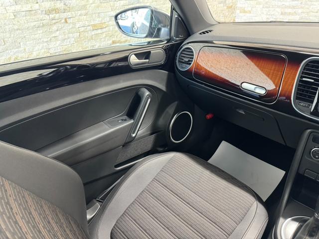 ザ・ビートル フェンダー・エディション　限定６００台　フェンダーサウンド　サンルーフ　ハーフレザーシート　ＥＴＣ　ドラレコ　クルコン　ＨＩＤヘッドライト　純正１７インチＡＷ　パドルシフト　ステアリングスイッチ　禁煙車　オールシーズンタイヤ（16枚目）