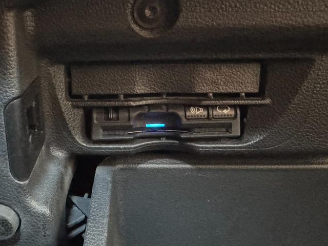 ザ・ビートル フェンダー・エディション　限定６００台　フェンダーサウンド　サンルーフ　ハーフレザーシート　ＥＴＣ　ドラレコ　クルコン　ＨＩＤヘッドライト　純正１７インチＡＷ　パドルシフト　ステアリングスイッチ　禁煙車　オールシーズンタイヤ（28枚目）