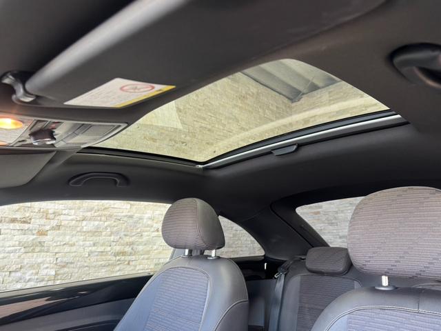 ザ・ビートル フェンダー・エディション　限定６００台　フェンダーサウンド　サンルーフ　ハーフレザーシート　ＥＴＣ　ドラレコ　クルコン　ＨＩＤヘッドライト　純正１７インチＡＷ　パドルシフト　ステアリングスイッチ　禁煙車　オールシーズンタイヤ（29枚目）