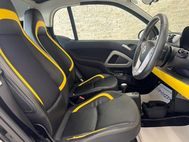 スマートフォーツークーペ mhdエディション シティフレーム パノラミックカラスルーフ カロッツェリアナビ TV バックモニター クルーズコントロール ドラレコ前後 シートヒーター 15インチAW 純正AW有 ETC パドルシフト 禁煙車(8枚目)