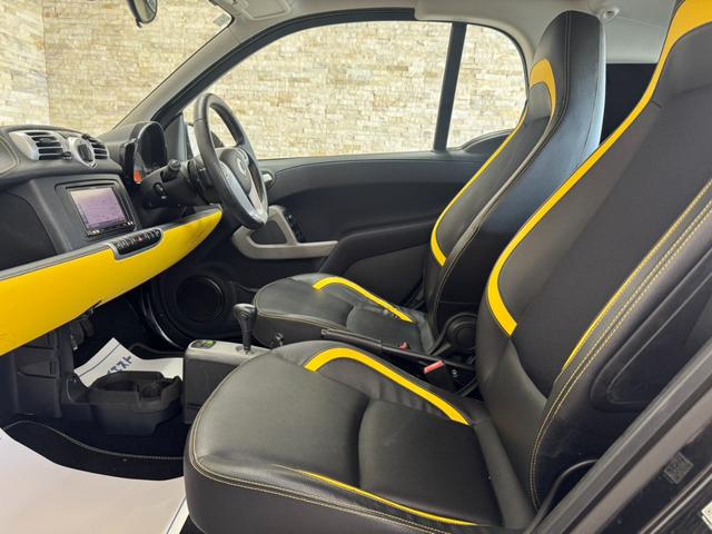 スマートフォーツークーペ mhdエディション シティフレーム パノラミックカラスルーフ カロッツェリアナビ TV バックモニター クルーズコントロール ドラレコ前後 シートヒーター 15インチAW 純正AW有 ETC パドルシフト 禁煙車(9枚目)