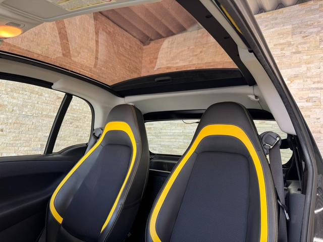 スマートフォーツークーペ mhdエディション シティフレーム パノラミックカラスルーフ カロッツェリアナビ TV バックモニター クルーズコントロール ドラレコ前後 シートヒーター 15インチAW 純正AW有 ETC パドルシフト 禁煙車(29枚目)