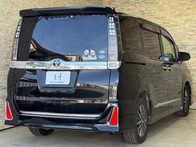 ヴォクシー ＺＳ　煌ＩＩ　ＡＬＰＩＮＥ１０インチナビ　ＡＬＰＩＮＥフリップダウンモニター　両側電動スライドドア　フルセグＴＶ　バックモニタ　衝突被害軽減ブレーキ　レーンキープアシスト　オートハイビーム　ＥＴＣ　プッシュスタート（3枚目）