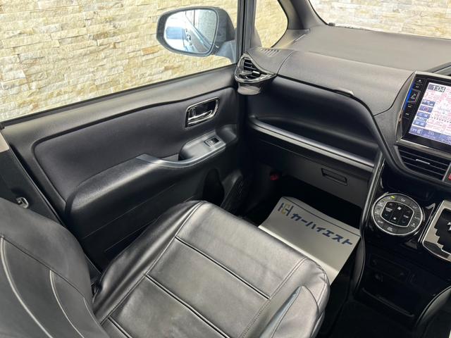 ヴォクシー ＺＳ　煌ＩＩ　ＡＬＰＩＮＥ１０インチナビ　ＡＬＰＩＮＥフリップダウンモニター　両側電動スライドドア　フルセグＴＶ　バックモニタ　衝突被害軽減ブレーキ　レーンキープアシスト　オートハイビーム　ＥＴＣ　プッシュスタート（19枚目）