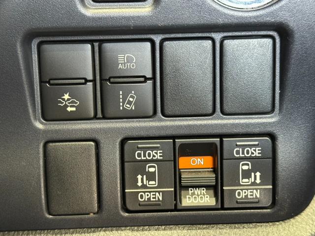 ヴォクシー ＺＳ　煌ＩＩ　ＡＬＰＩＮＥ１０インチナビ　ＡＬＰＩＮＥフリップダウンモニター　両側電動スライドドア　フルセグＴＶ　バックモニタ　衝突被害軽減ブレーキ　レーンキープアシスト　オートハイビーム　ＥＴＣ　プッシュスタート（31枚目）