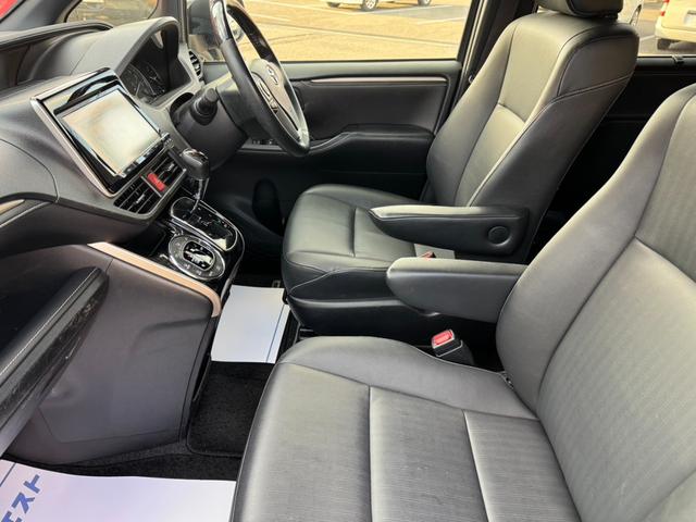 エスクァイア Gi ブラックテーラード 純正9インチナビ 純正後席モニター 両側電動スライドドア クルーズコントロール レザーシート 前席シートヒーター フルセグTV Bluetooth接続 バックカメラ ハイビームアシスト ETC(9枚目)