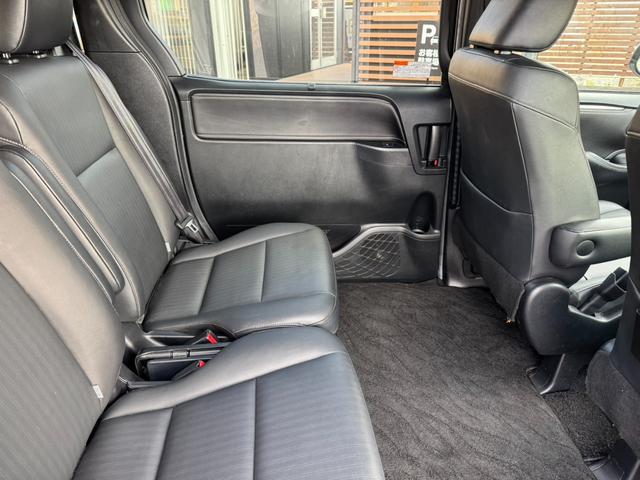 エスクァイア Gi ブラックテーラード 純正9インチナビ 純正後席モニター 両側電動スライドドア クルーズコントロール レザーシート 前席シートヒーター フルセグTV Bluetooth接続 バックカメラ ハイビームアシスト ETC(10枚目)