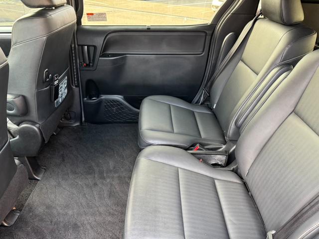 エスクァイア Gi ブラックテーラード 純正9インチナビ 純正後席モニター 両側電動スライドドア クルーズコントロール レザーシート 前席シートヒーター フルセグTV Bluetooth接続 バックカメラ ハイビームアシスト ETC(11枚目)