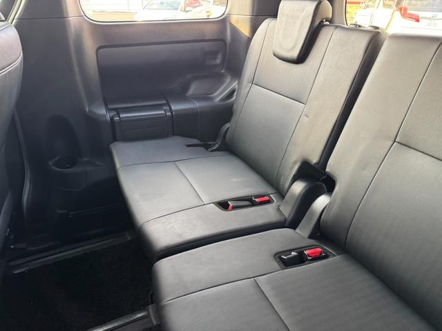 エスクァイア Gi ブラックテーラード 純正9インチナビ 純正後席モニター 両側電動スライドドア クルーズコントロール レザーシート 前席シートヒーター フルセグTV Bluetooth接続 バックカメラ ハイビームアシスト ETC(13枚目)