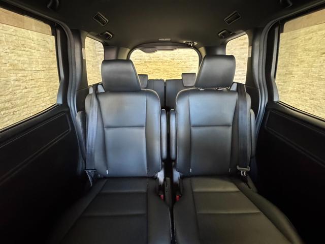 エスクァイア Gi ブラックテーラード 純正9インチナビ 純正後席モニター 両側電動スライドドア クルーズコントロール レザーシート 前席シートヒーター フルセグTV Bluetooth接続 バックカメラ ハイビームアシスト ETC(14枚目)