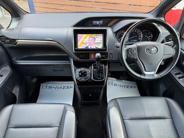 エスクァイア Gi ブラックテーラード 純正9インチナビ 純正後席モニター 両側電動スライドドア クルーズコントロール レザーシート 前席シートヒーター フルセグTV Bluetooth接続 バックカメラ ハイビームアシスト ETC(17枚目)