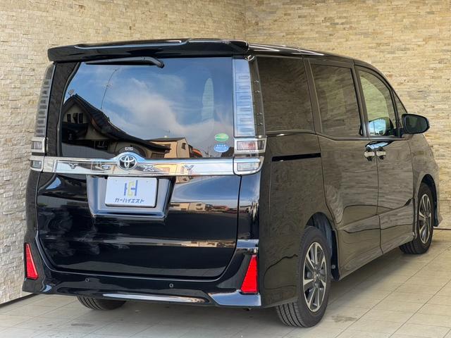 ヴォクシー ＺＳ　煌ＩＩ　アルパイン１１インチナビ　フリップダウンモニター　両側パワースライドドア　フルセグＴＶ　バックモニター　クルーズコントロール　衝突被害軽減ブレーキ　レーンキープ　オートハイビーム　ヘッドライトＬＥＤ（4枚目）