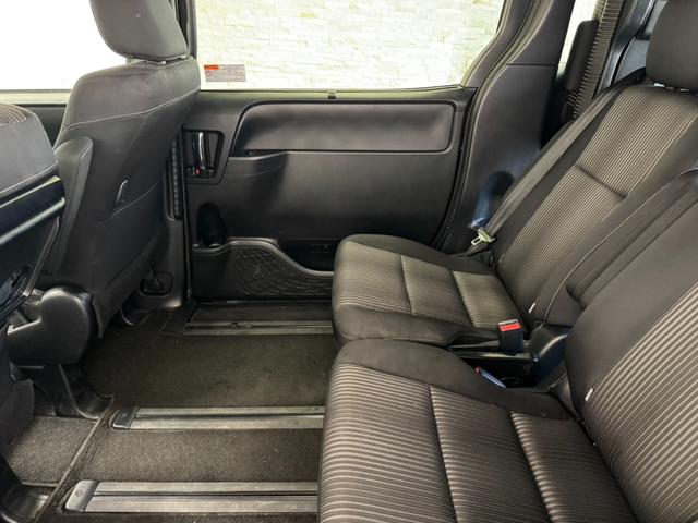 ヴォクシー ＺＳ　煌ＩＩ　アルパイン１１インチナビ　フリップダウンモニター　両側パワースライドドア　フルセグＴＶ　バックモニター　クルーズコントロール　衝突被害軽減ブレーキ　レーンキープ　オートハイビーム　ヘッドライトＬＥＤ（11枚目）