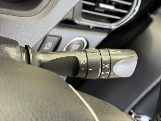 ヴォクシー ＺＳ　煌ＩＩ　アルパイン１１インチナビ　フリップダウンモニター　両側パワースライドドア　フルセグＴＶ　バックモニター　クルーズコントロール　衝突被害軽減ブレーキ　レーンキープ　オートハイビーム　ヘッドライトＬＥＤ（29枚目）